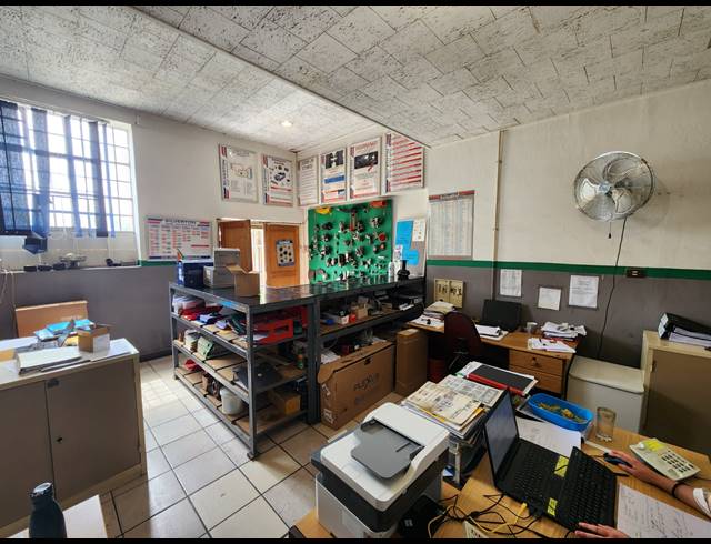 399M² WAREHOUSE TO LET IN WYCHWOOD